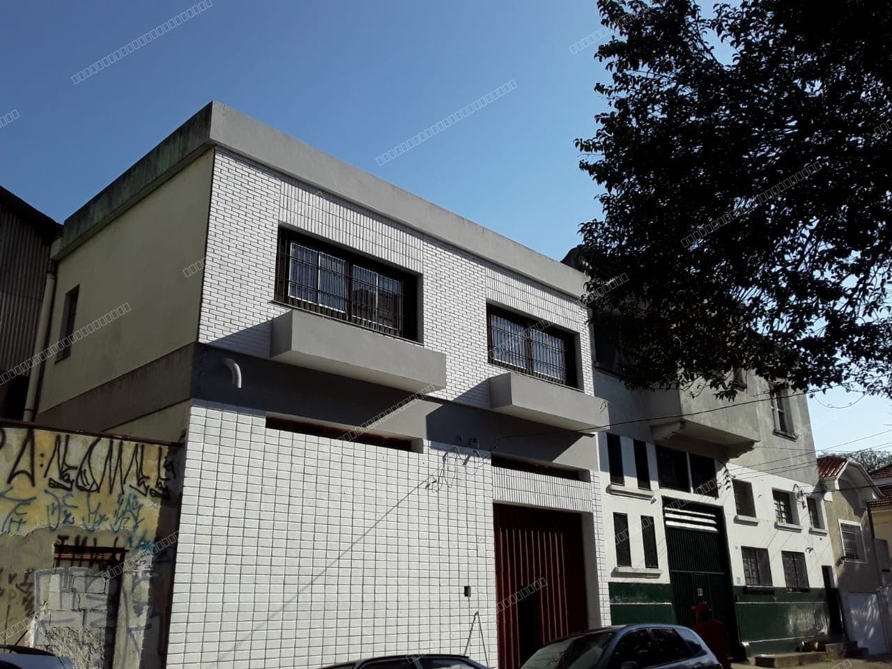 Prédio comercial com 692 m² na Lapa